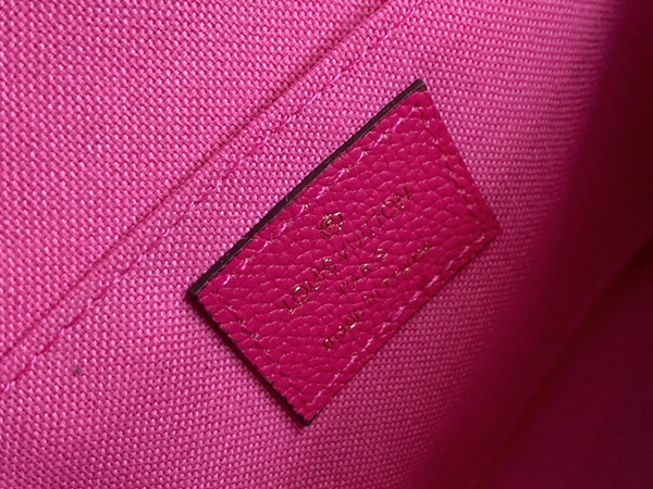 LVコピーウォレット着用イメージ